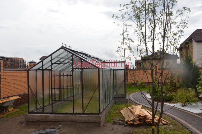 Теплица из стекла Botanik-t с мини-тамбуром