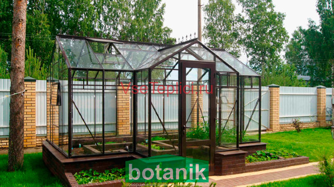 Теплица из стекла Botanik-t с мини-тамбуром Теплица из стекла Botanik-t с мини-тамбуром